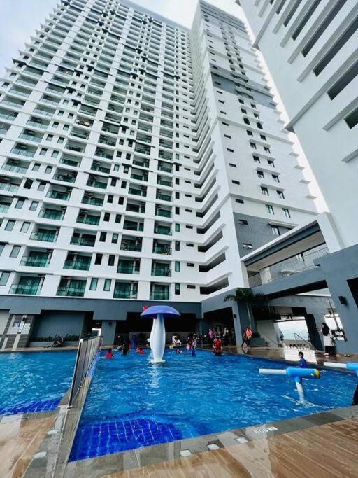 Attractive 3 Bedroom Condo With Pool-D Raudhah Homestay Kajang Kültér fotó