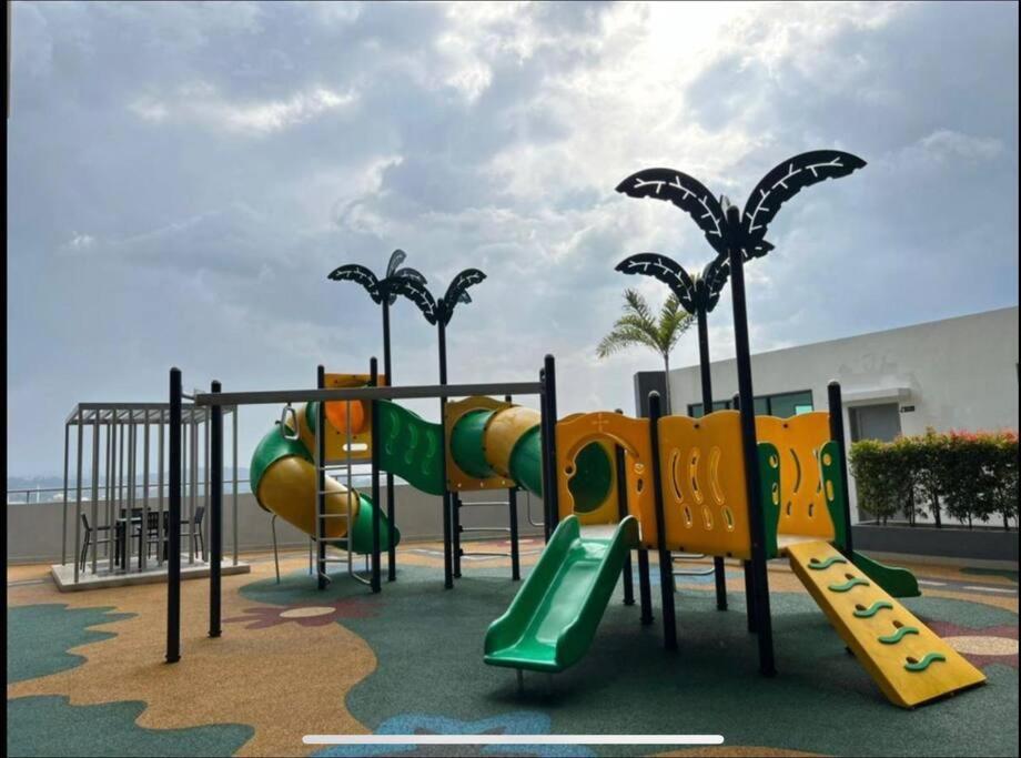 Attractive 3 Bedroom Condo With Pool-D Raudhah Homestay Kajang Kültér fotó